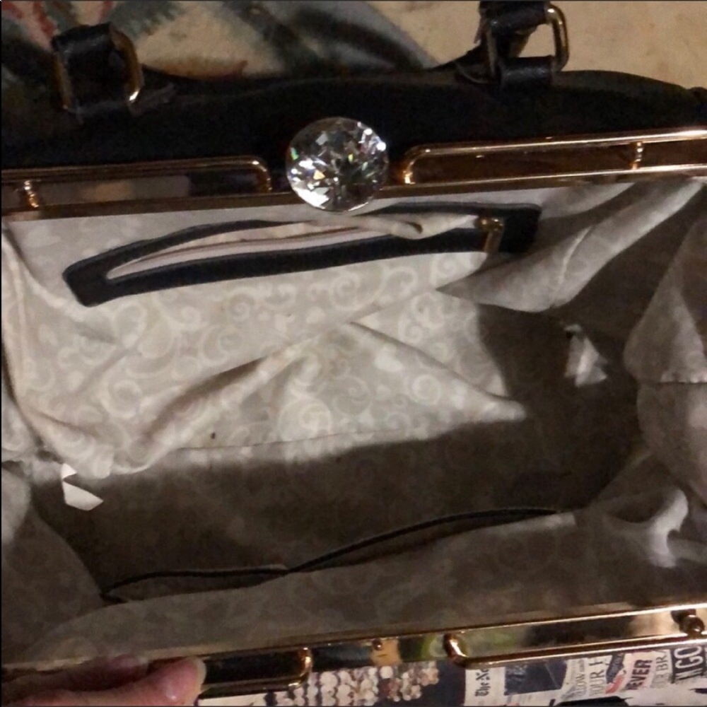 Adorable newsprint doctor bag - Picture 7 of 7